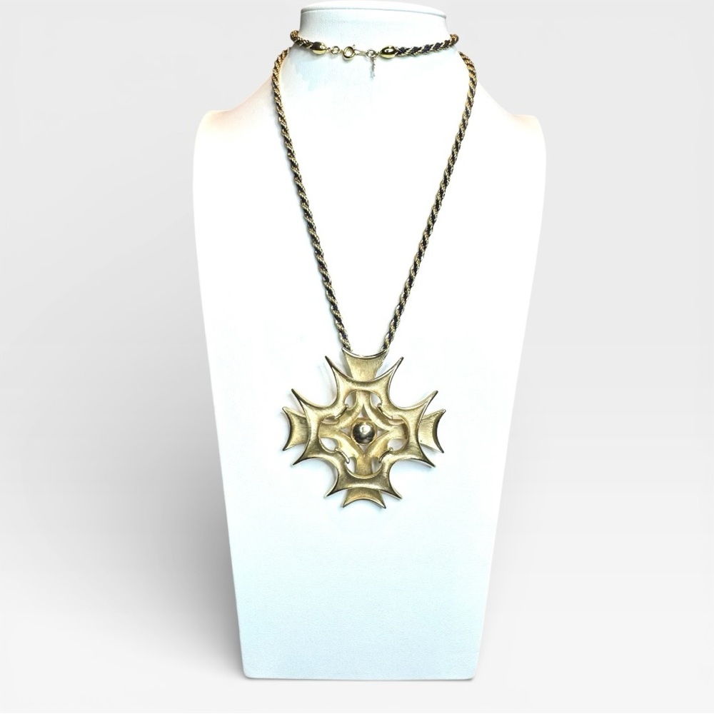 CROWN TRIFARI Vintage 1960s Dimensional Maltese Cross Brooch/Pendant - Picture 3 of 9